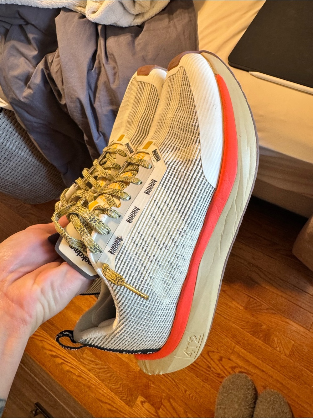 4T2 Vintage White Sneakers